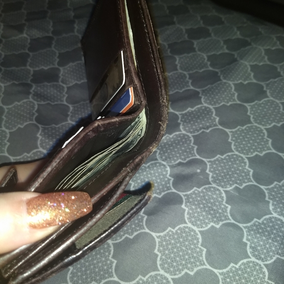 Gucci Wallet - Picture 7 of 8